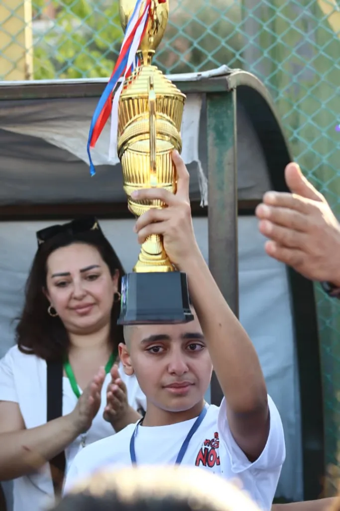 25 close cup raise