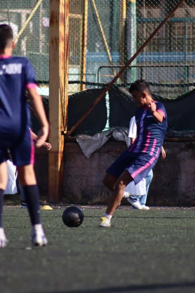 33 side volley near post