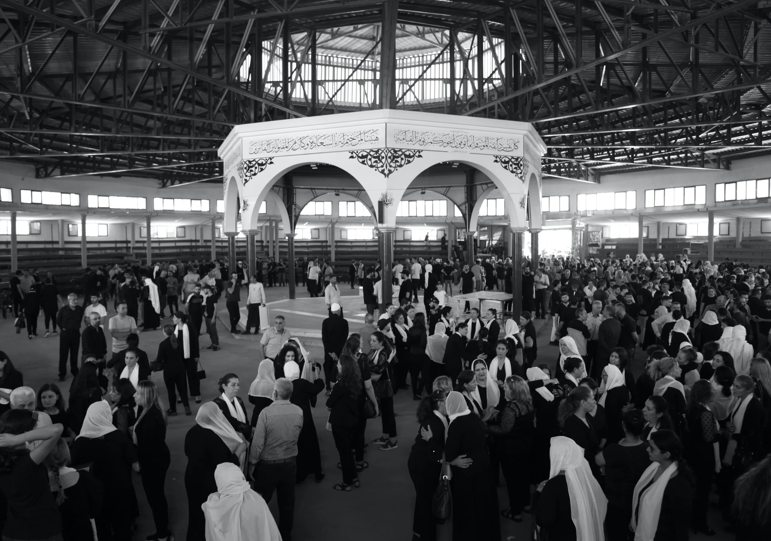 لم يكسِرنَ عادة فحسب، بل حرّرنَ الوداع من قيده القديم