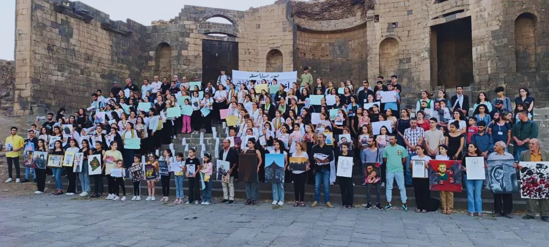 أمهات تُحاكمنَ الغياب وتغسلنَ وجع الانتظارِ بالدمع