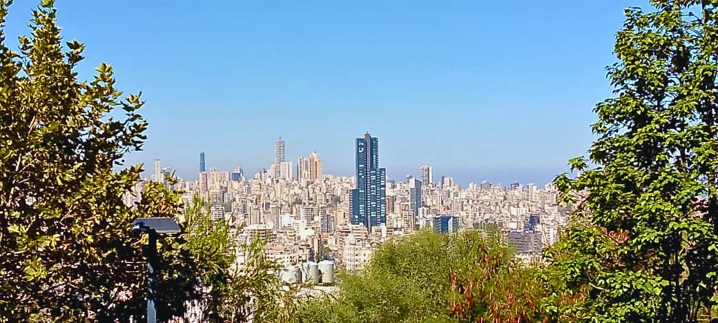 حين تُضرَب بيروت، ينكمش شيء في المشرق كله